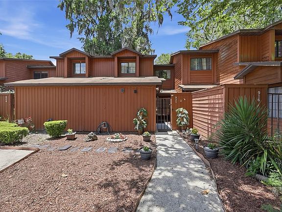 5th image of 920 SW 55th Ter