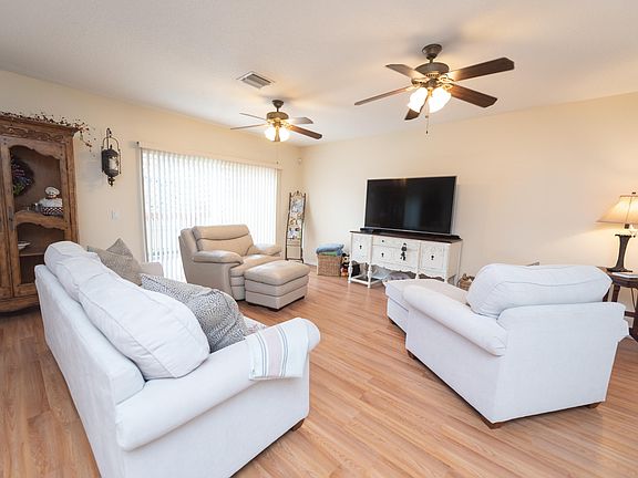 5th image of 117 Majestic Bay Ave #117