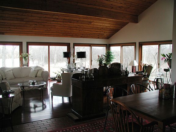 For more pictures go to www.ddornbos.illinoisproperty.com