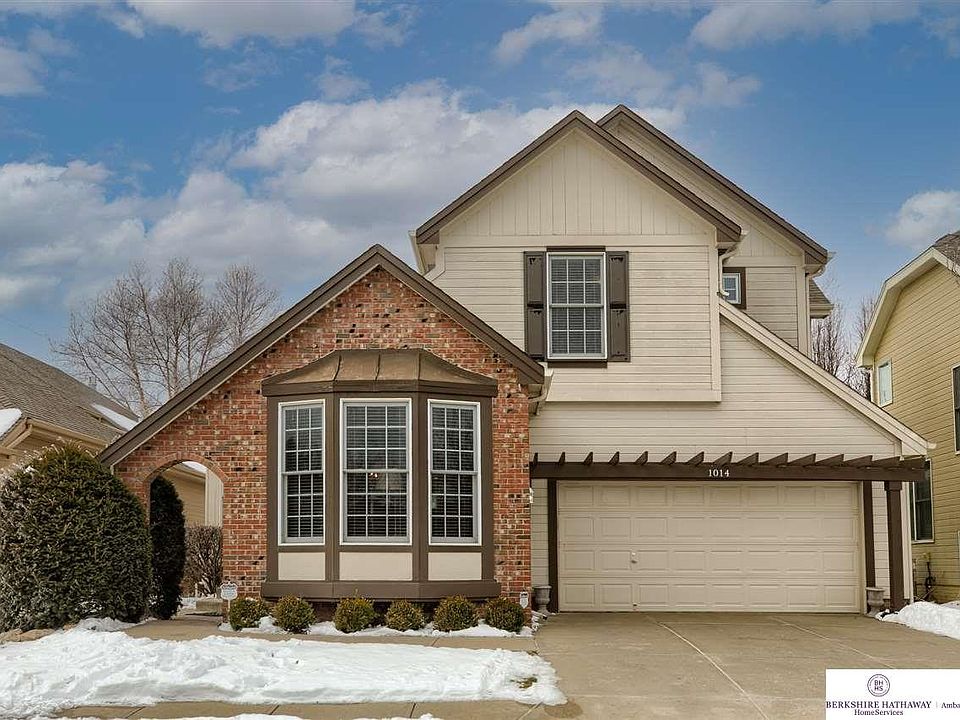 1st image of 1014 S 188th Ct