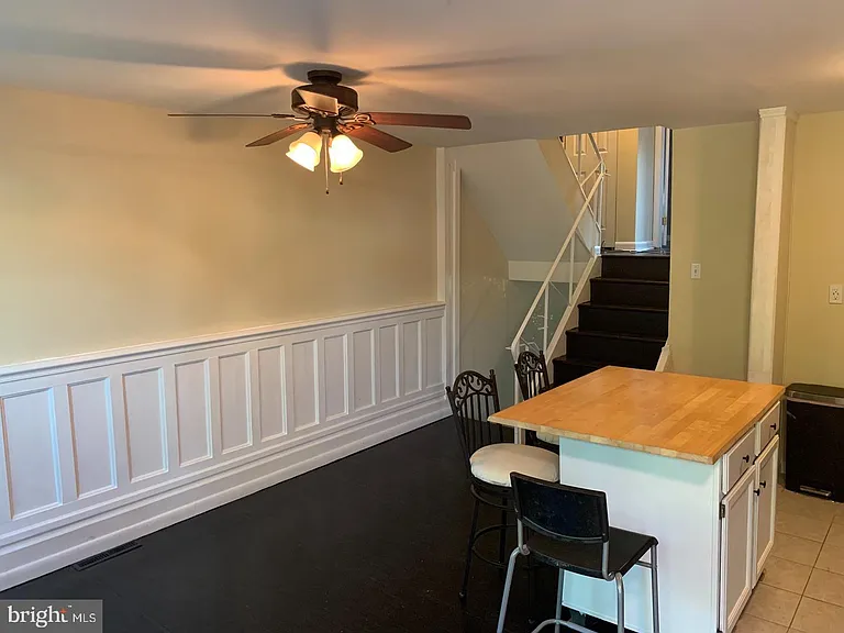 881 Wedgewood Dr — Photo 5