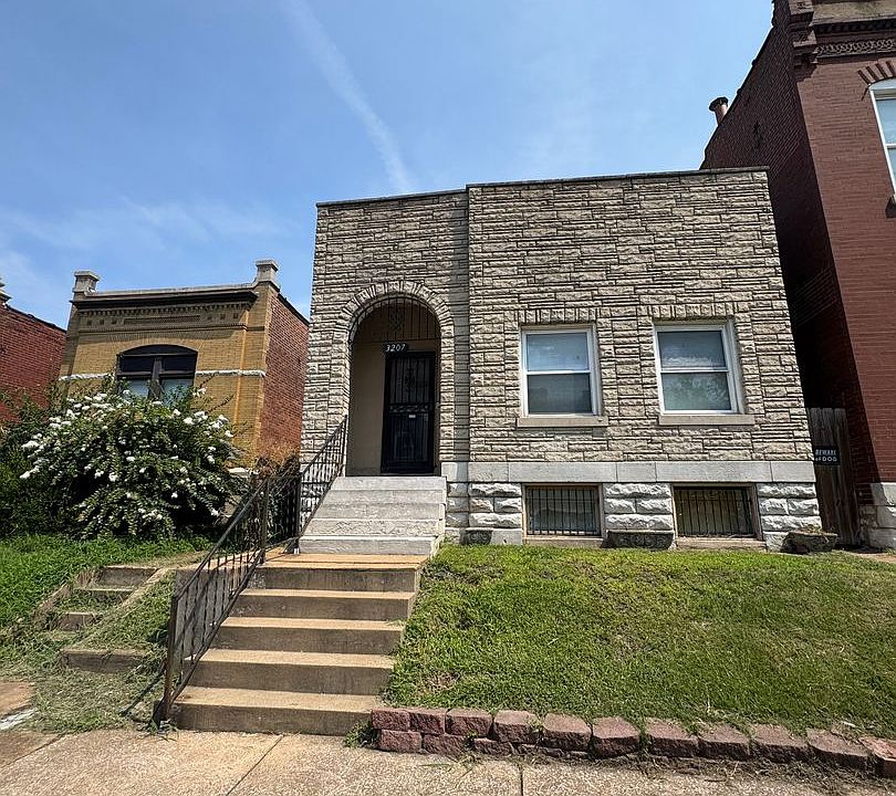 1st image of 3207 Dakota St