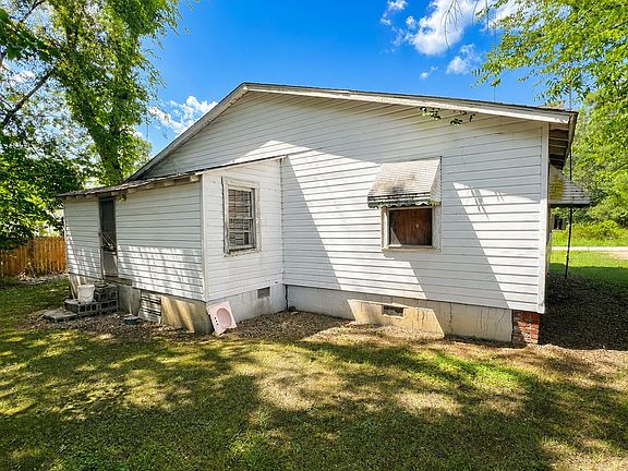 3rd image of 933 Anderson St