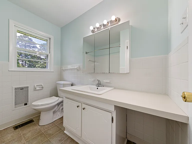 513 Mohican Trl — Photo 10