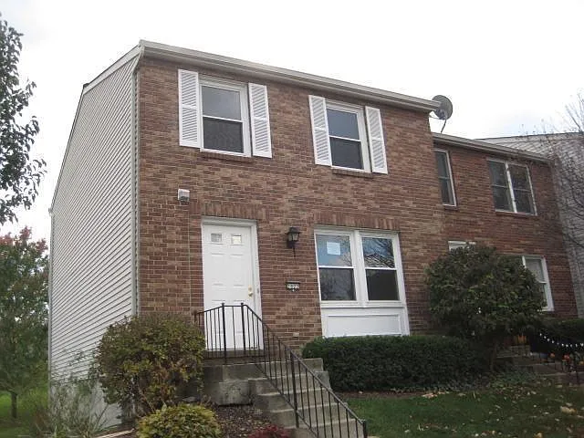2822 Millbank Row photo 1