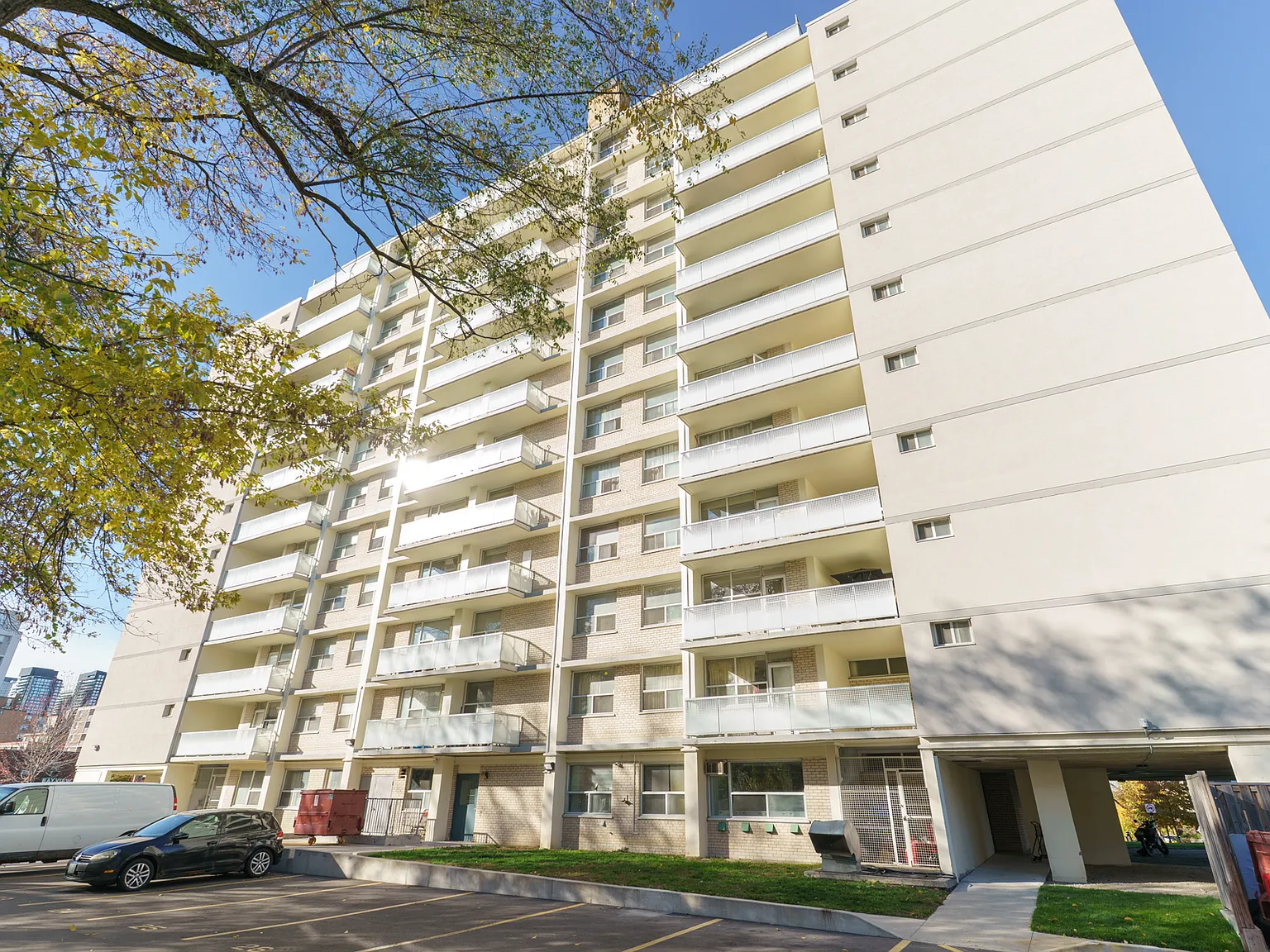 485 Eglinton Ave E — Photo 3
