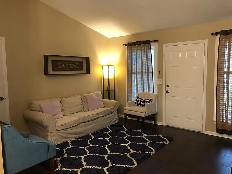 430 Queens Rd #131 — Photo 1