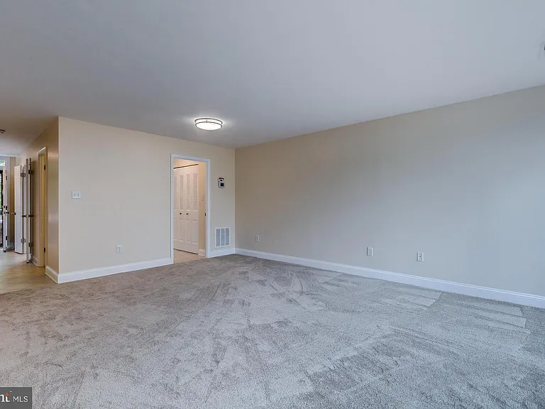 1619 S Hayes St — Photo 7