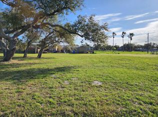 515 Mockingbird Ln, Rockport, TX 78382