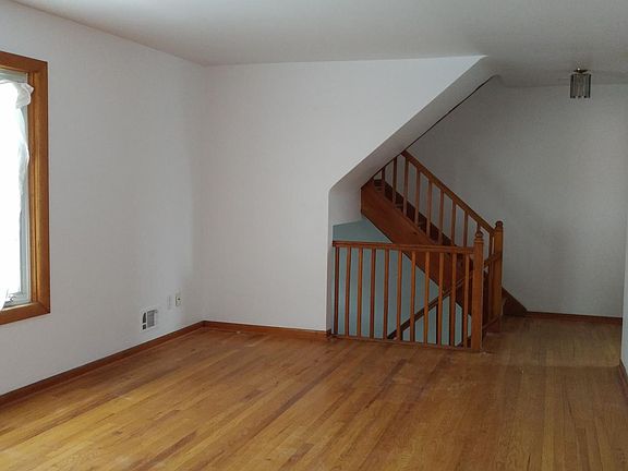 5th image of 444B Commercial Ave