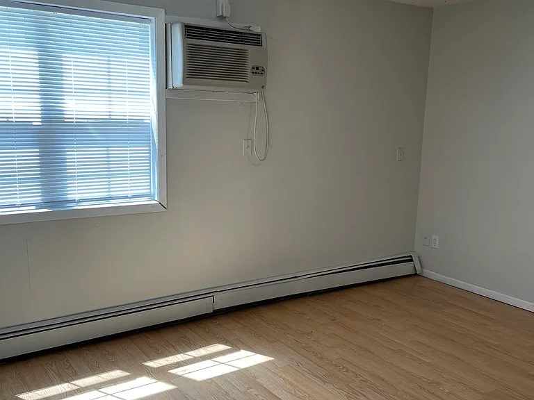 515 E Burlington St #11 — Photo 5