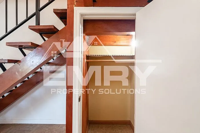 9781 Karmont Ave — Photo 13