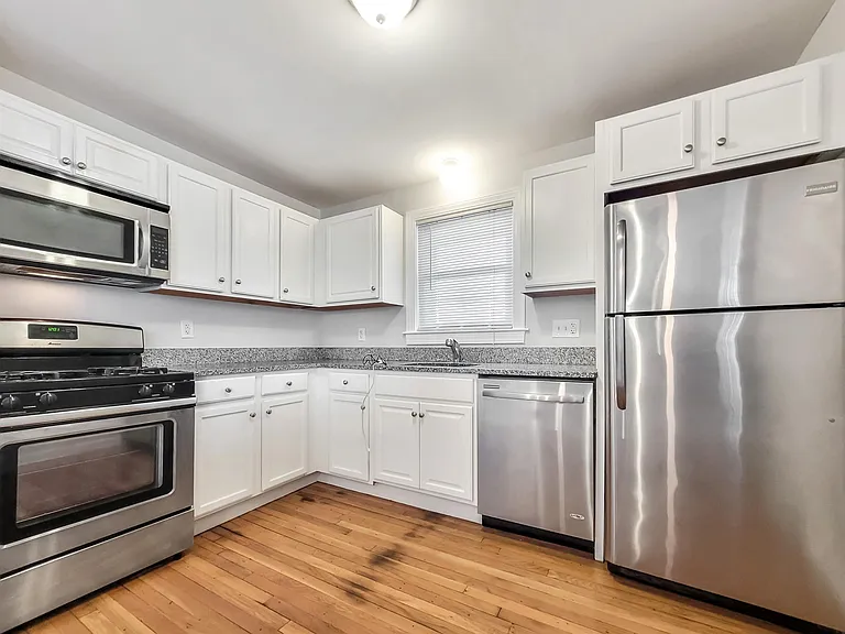 116 Gladstone St #2 — Photo 4