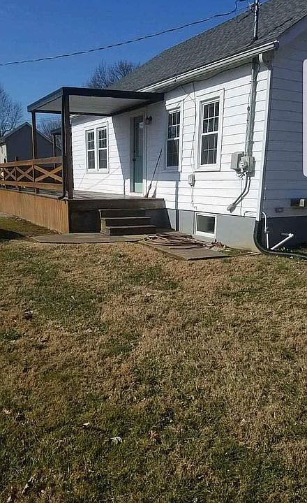 2nd image of 1636 Johnson Ln