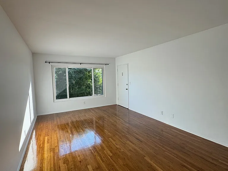 2640 Saint George St #11 — Photo 9