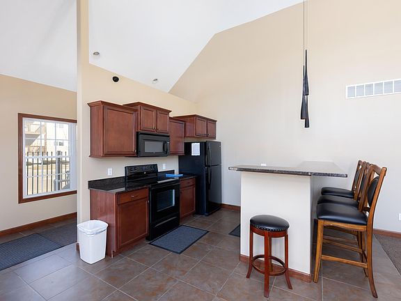 3rd image of 4111 Creek Hill Dr