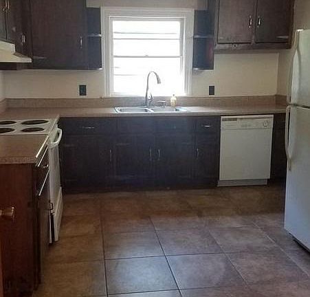 Kitchen - New Tile Floor & Upgraded Faucet/Sprayer. Energy Efficient Appliances