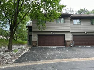 645 Dorland Rd S, Maplewood, MN 55119