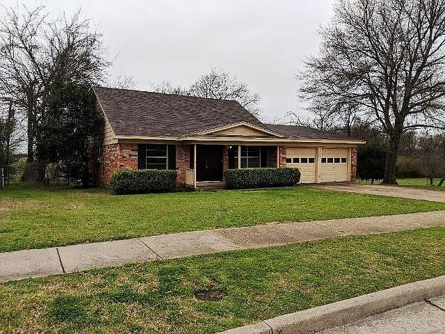 1st image of 2300 Woodlawn Dr