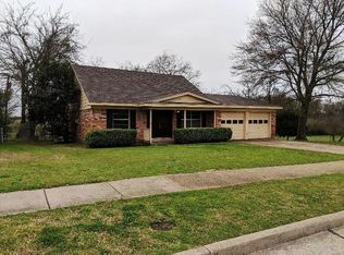 2300 Woodlawn Dr, Ennis, TX 75119