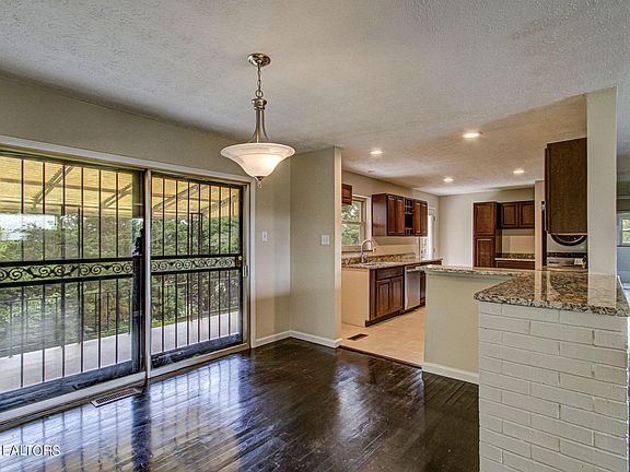 5th image of 4119 NE Shangri La Dr