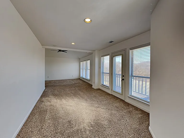4322 Duck Pond Ln — Photo 13