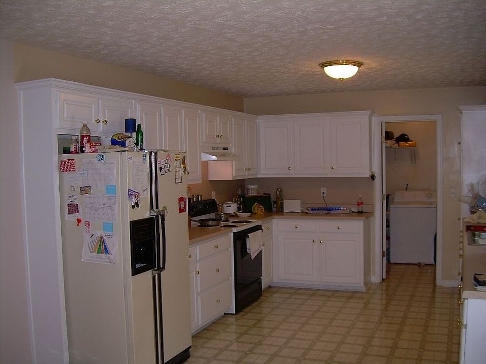 Large kitchen with plenty of storage