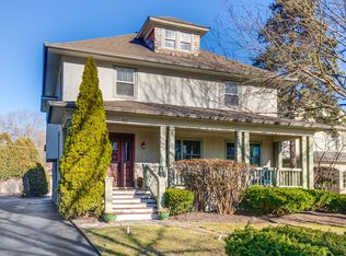 112 E Woodland Rd, Lake Forest, IL 60045