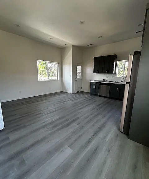 LIVING ROOMM