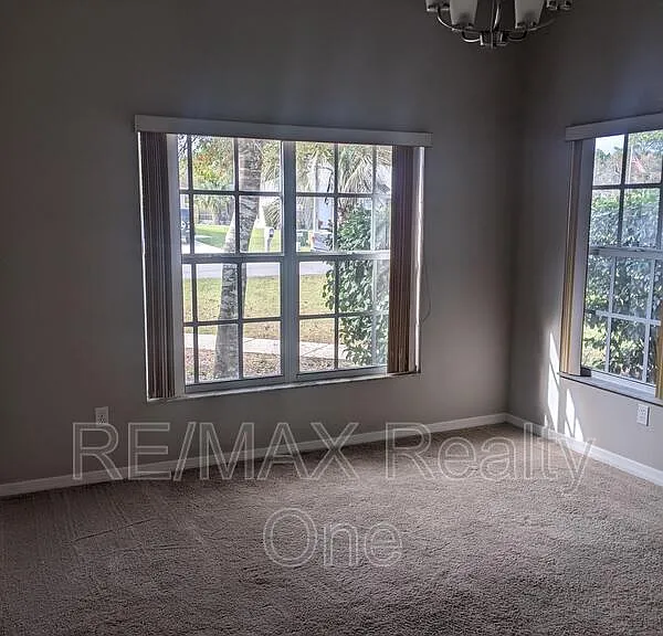 271 N Lombardy Point — Photo 9