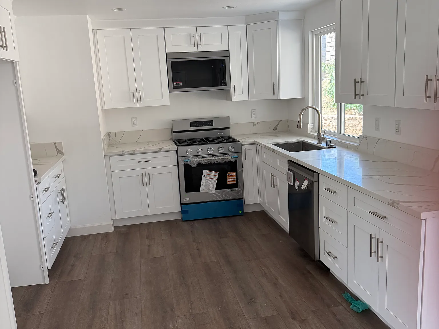 3 bed, $4,000 — Photo 2