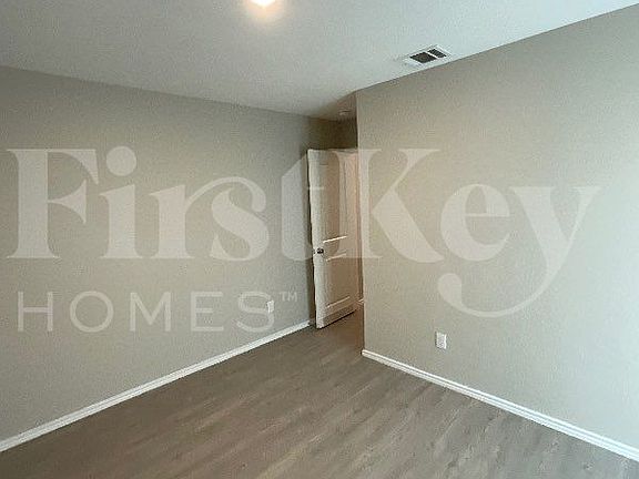 5th image of 2402 Double Oak Dr