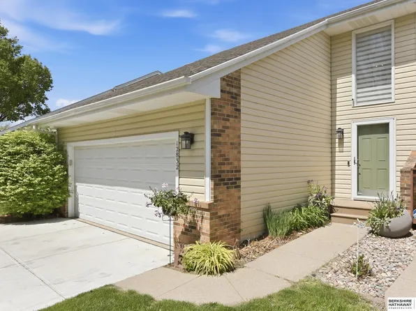 12832 Burt Ct, Omaha, NE 68154