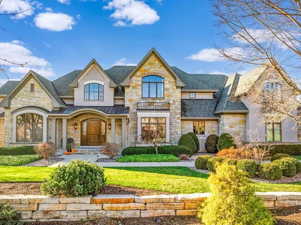 1264 Mary Hill CIRCLE, Hartland, WI 53029