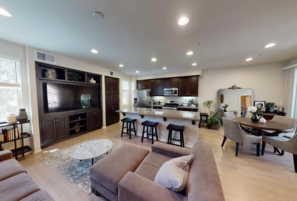 2388 Sentinel Ln