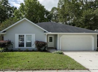 928 Long Lake Dr, Jacksonville, FL 32225