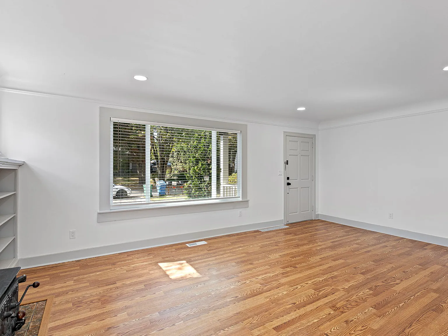 4 bed, 2110 sqft, $3,850 — Photo 3