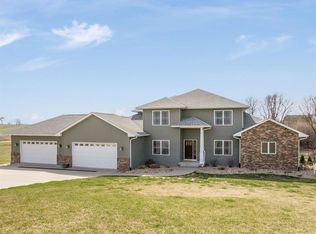 104 Mitchel Ct, Anamosa, IA 52205