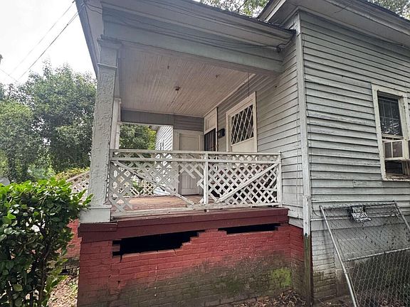 3rd image of 2072 Beech Ave