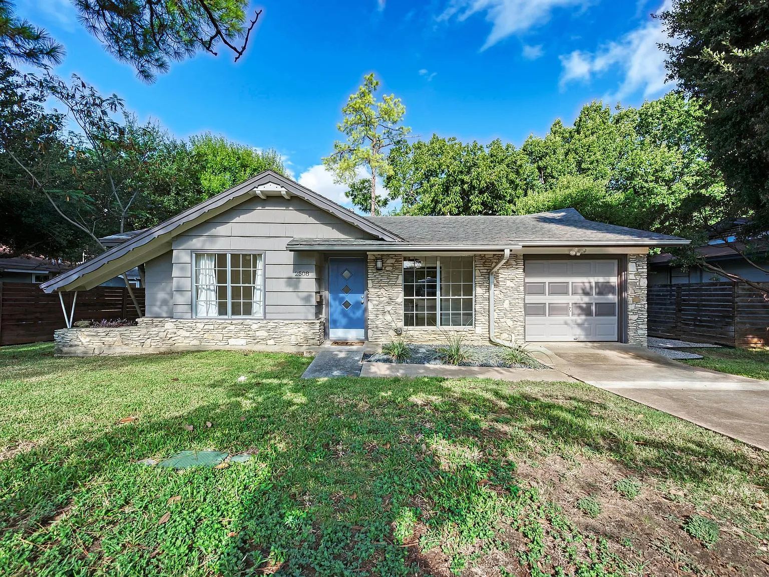 3 bed, 2.0 bath, 1122 sqft, $2,950 — Photo 1
