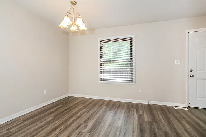 3 bed, 2.0 bath, 1372 sqft, $1,695 — Photo 3