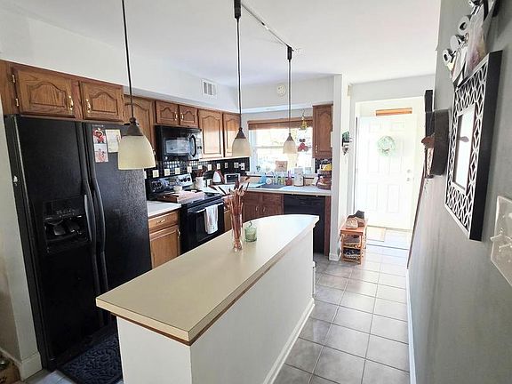 2nd image of 1620 Valley Dr #1620