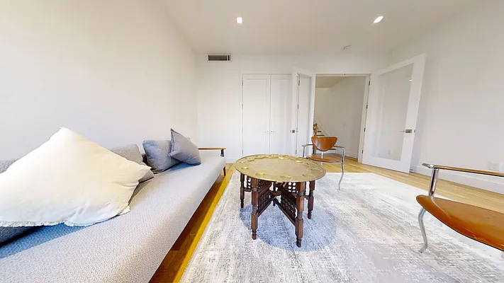 Rented by Urban Living International | media 12