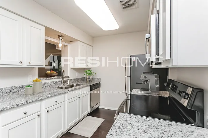 1407 Sunridge Rd — Photo 3