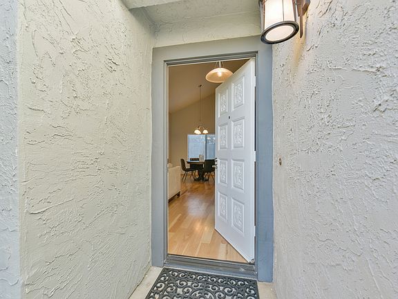 4th image of 2390 Lake Meadow Cir