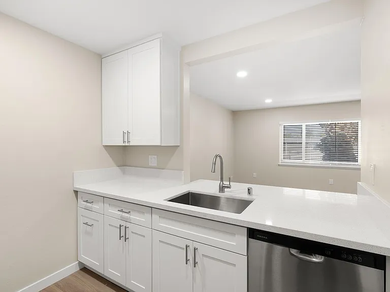 Concorde Apartments - Riverside, CA — Photo 26