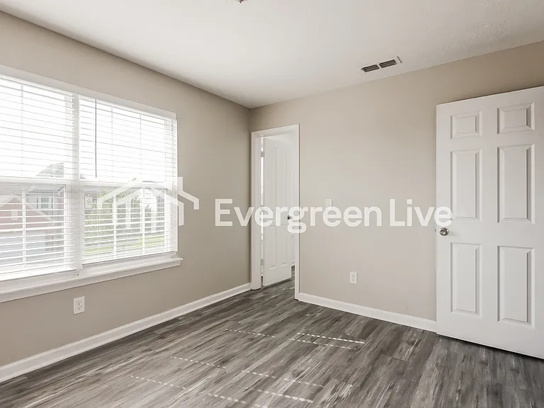 1120 Sedgehill Ln — Photo 11