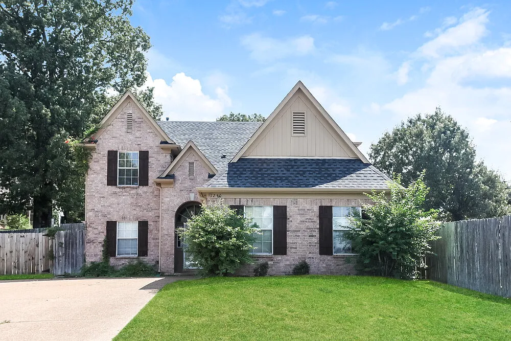 3 bed, 2.5 bath, 1967 sqft, $1,925 — Photo 1