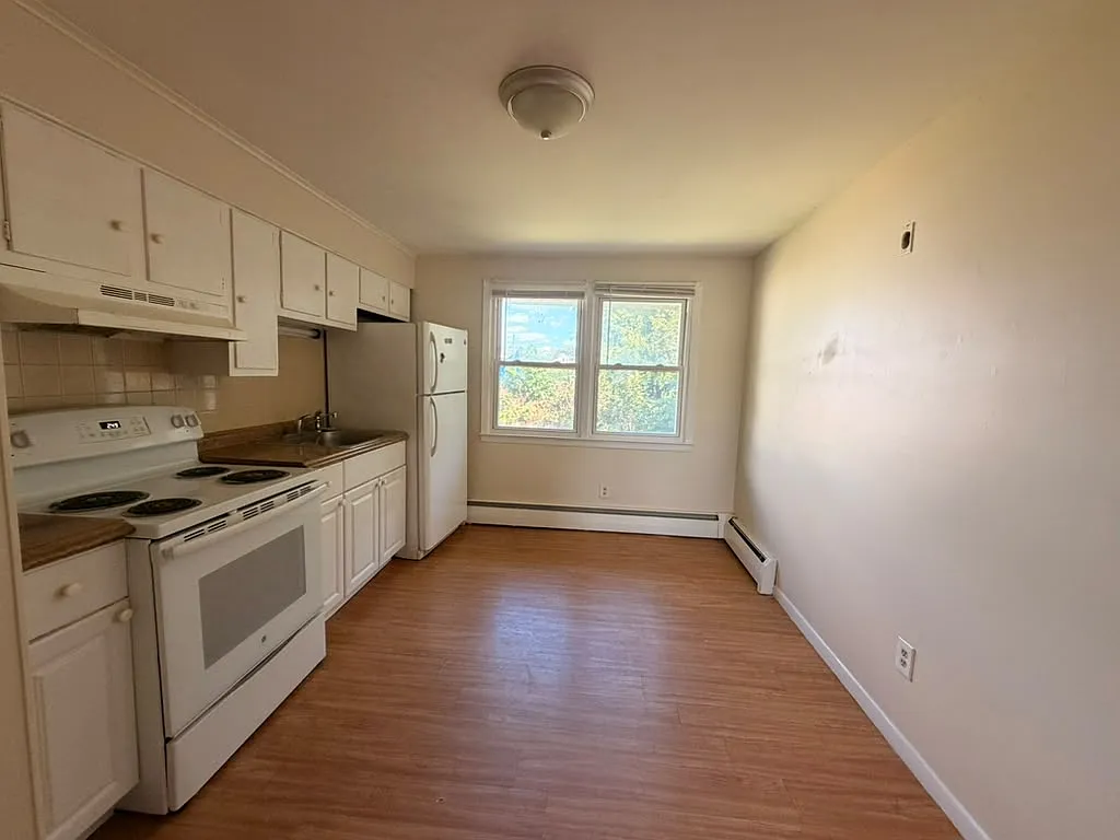 2 bed, $1,695 — Photo 2