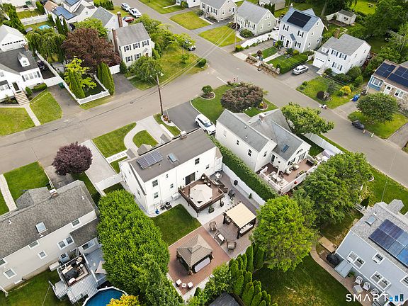 3rd image of 18 Fairlea Avenue